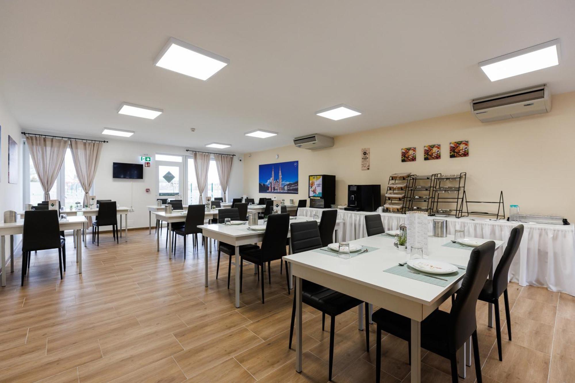 Safari Hotel Szeged Exteriör bild