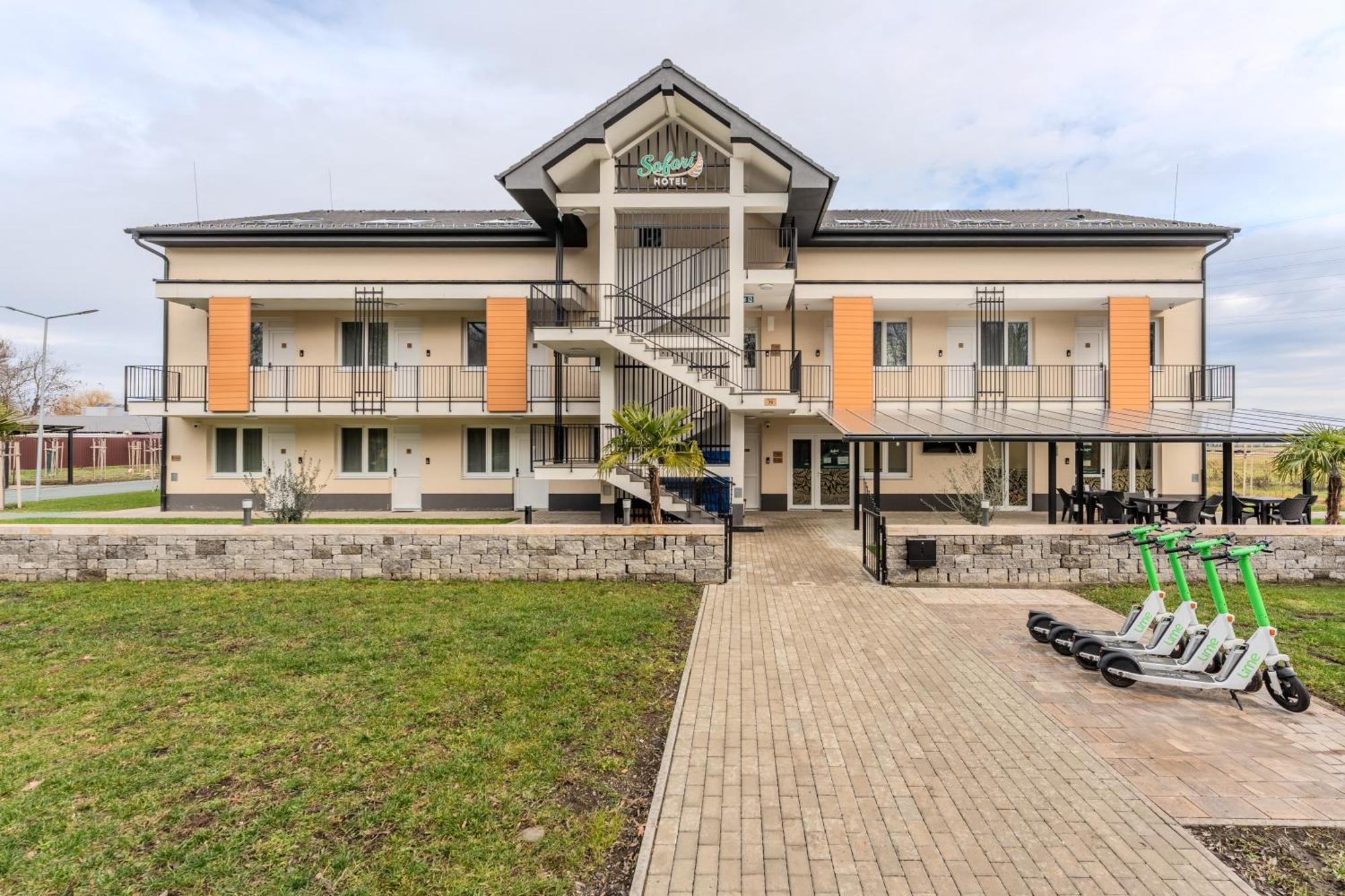 Safari Hotel Szeged Exteriör bild
